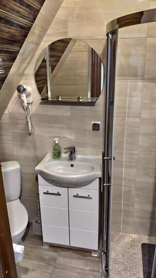 Фермерские дома U Marii & Mariana Leśnica Двухместный номер с 1 кроватью и собственной ванной комнатой-1