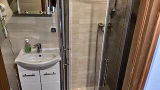 Фермерские дома U Marii & Mariana Leśnica Двухместный номер с 1 кроватью и собственной ванной комнатой-2