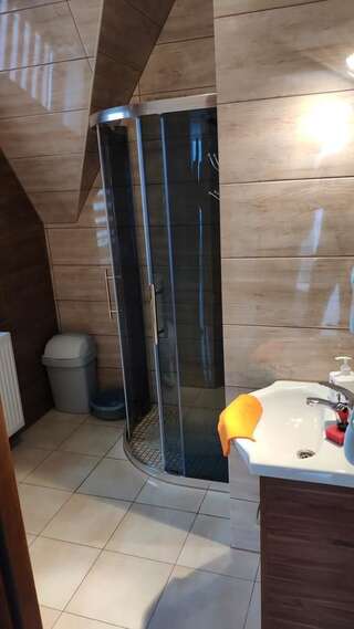 Фермерские дома U Marii & Mariana Leśnica Трехместный номер с ванной комнатой-2